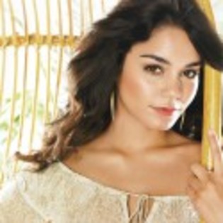 vanessa_hudgens_bikini4-125x125