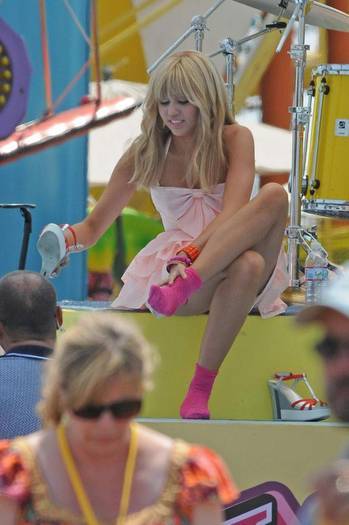 KISGGAQIJVPKKUJTPFE - HM - Hannah Montana and Miley Cyrus