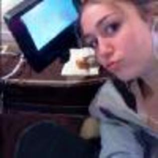 9TLyP_089694-01 - multe poze miley