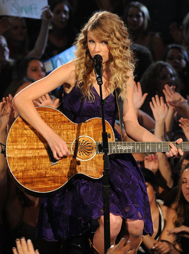 43rd+Annual+CMA+Awards+Show+a-dhUuEXmsjl - Cat de mult o iubesc eu pe Taylor Swift