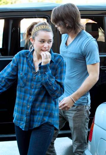 miley-cyrus-chinese-8