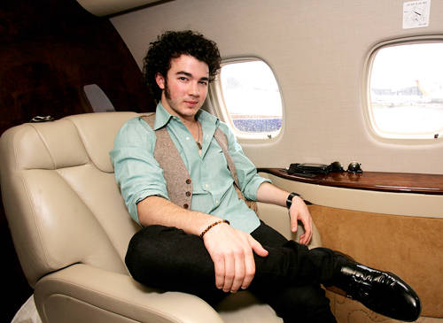 flip-8_jonas_brothers[1]