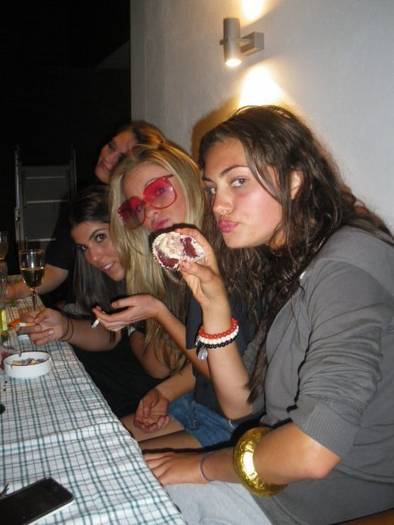 Phoebe-Tonkin-cariba-heine-and-phoebe-tonkin-4533560-453-604