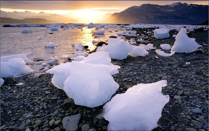 4 - alaska and antarctica icebergs