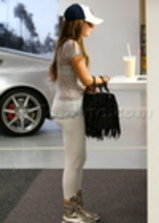 thumb_011 - ASHLEY TISDALE 4 SEPTEMBRIE 2009