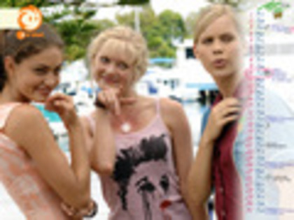 h2o_calendar-cariba-heine-and-phoebe-tonkin-6451172-120-90