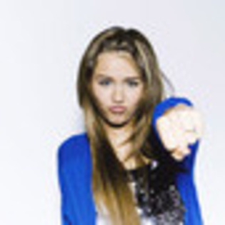 miley-cyrus-125861l-thumbnail_gallery - miley sedinta foto 3