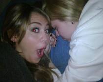 CDZNONUTNOPSDQQRTUI - Miley cyrus 1