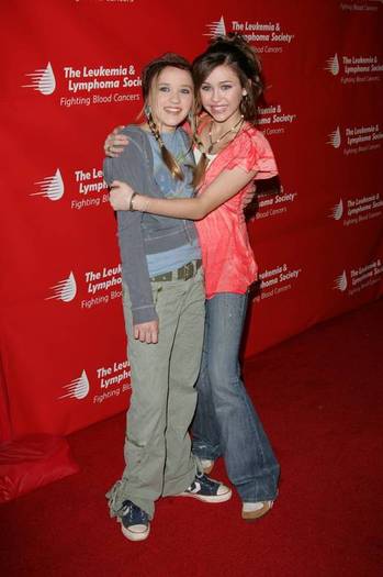 21omrko - Poze reale cu miley cyrus