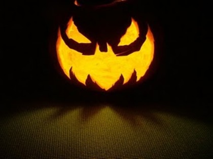 The_Long_Halloween_by_JAtothemuthafinC - PoZe Cu DoVlEcI De HaLlOwEen