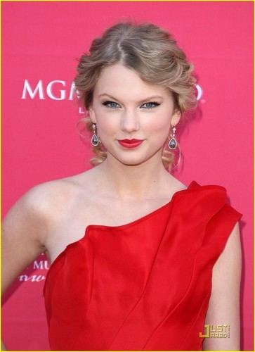 44th-Annual-Academy-Of-Country-Music-Awards-3-taylor-swift-5387905-363-500 - Taylor Swift