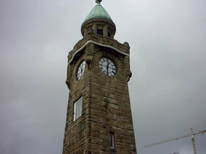 Der Uhrenturm bei den Landugsbr?cken; Hamburg
