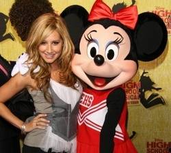 p307539_250_400 - AShley Tisdale