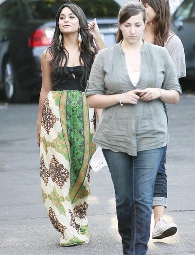 Vanessa+Hudgens+Out+Hollywood+jsZYKLPxqFal