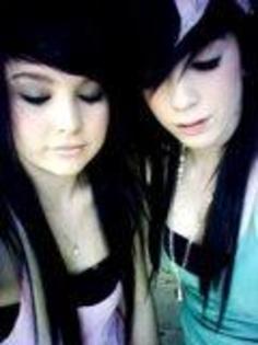 m_0faf8d37381f4ffb83e61ccd5e810dd0 - brokelle bones