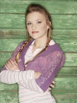 682205gkhajwe8uy - Emily Osment as Lilli Truscott