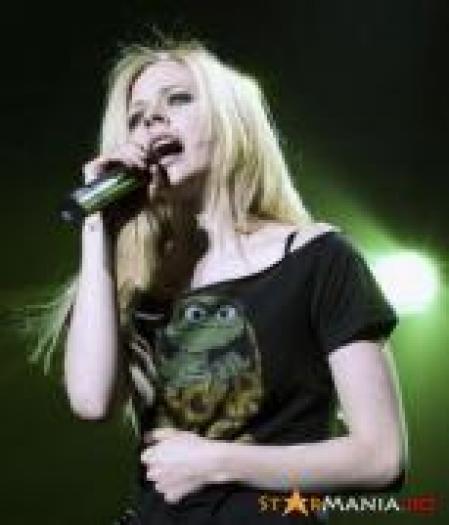FQBHLXRHIDESSFJYZEF[1] - Avril Lavigne