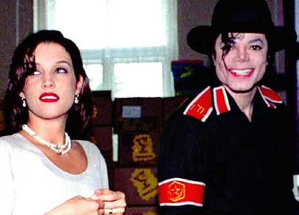 MTQZUTUFXLNVTQQQGHF - Michael Jackson si Lisa Marie Presley