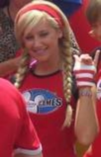th_Peacy - ASHLEY TISDALE POZE RARE
