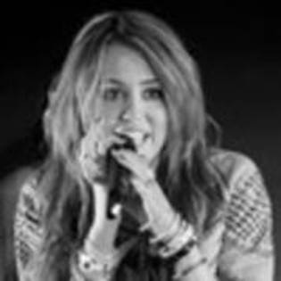 ORHIVJOUFCIOEZZYYVA - Miley Cyrus