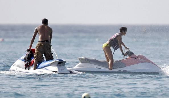 Rihanna+Chris+Brown+Frolic+Beach+Barbados+08KphccbO7sl