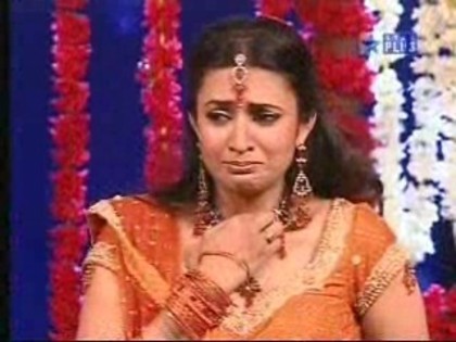 DPXRBGPUXAMIBJYIUUB - Divyanka Tripathi