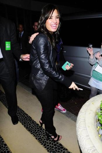 PicImg_Demi_Lovato_Miley_6087