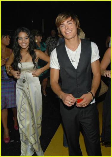 zanessa-teen-choice-awards-2007-09 - zanessa