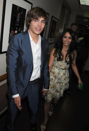 2008mtvmovie2 - zac efron and vanessa