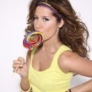 QWTNJBFDLJIRUFHVTUM - ASHLEY TISDALE POZE RARE