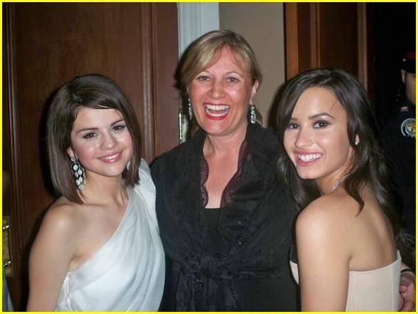 Selena-selena-gomez-6817992-606-455 - Selena Gomez