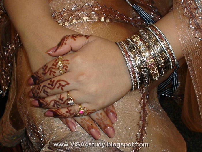 4urCASH_blogspot_com_(558) - Henna pe care o au indiencele pe maini si pe picioare cand se marita