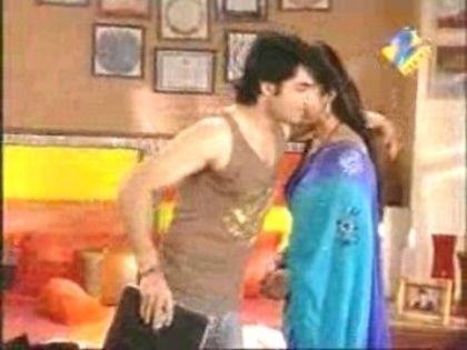 2000437785420355518_rs