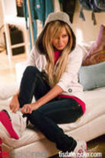 IUHTJBNQHVEMGBLPREG - ASHLEY TISDALE
