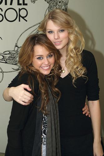 Taylor-Swift-And-Miley-Cyrus[1] - Taylor Swift and Miley Cyrus