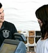 thumb_005 - Selena Gomez in l a cu Taylor Lautner