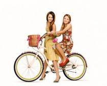 pe bicicleta - Miley Cyrus and Emily Osment
