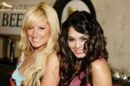 IRSNCXARRUVLVJDXPNE - vanessa si ashley