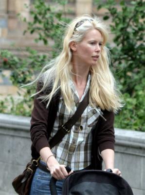 Claudia-Schiffer-and-baby - situati penibile