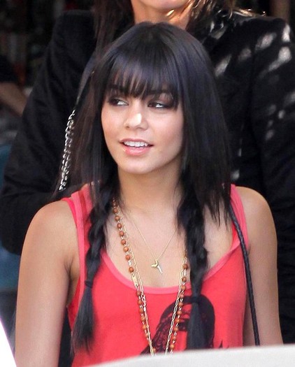 Vanessa+Hudgens+Out+Lunch+Cecconi+-4M6OddNr8jl