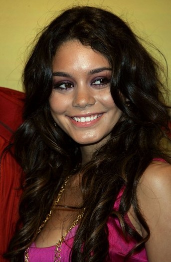 8th+Annual+Teen+Choice+Awards+Press+Room+SdK9-s1fJLEl