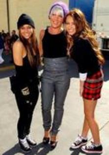 MJPDPABVBDTYXMSQUYB - P0z3 p3rs0nal3 cu Miley