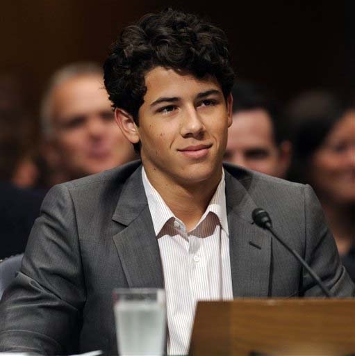 jonas_nick_testifies - Nick Jonas-Poze 2009