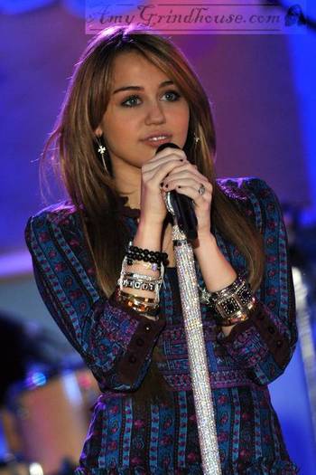 TGJJKETGSTJNSRYTOIA - x - Miley Cyrus