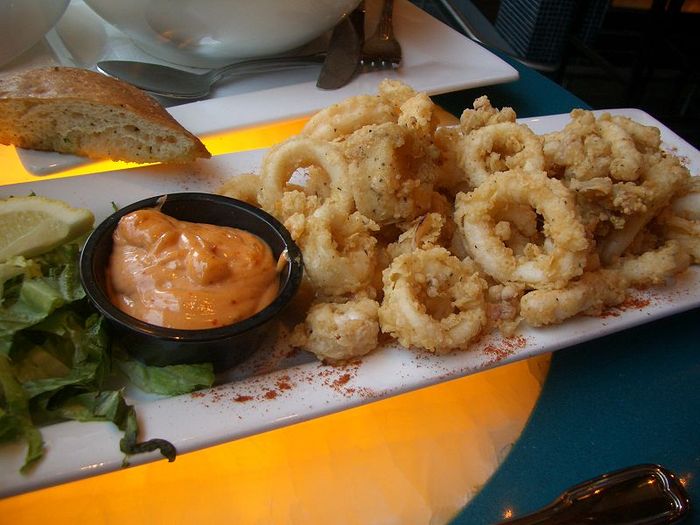 800px-Fried_calamari - Mancare japoneza