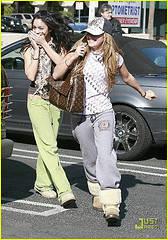 2217310712_baaf693a22_m - ashley tisdale si vanessa anne hudgens