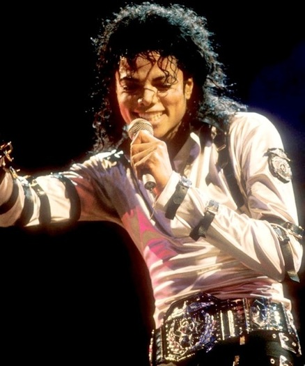 Cantand5 - Michael Jackson cantand sh dansand la concerte