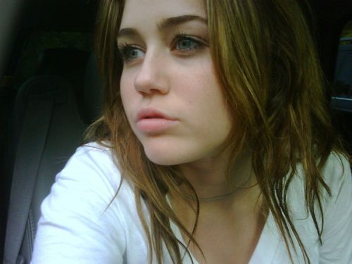 normal_10819587~0 - Poze rare cu Miley Cyrus
