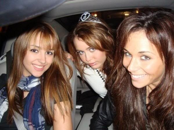 MQXWXQZAIYVPNQYCIWR - Miley and hannah xoxo