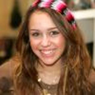 8TShYX832609-01 - multe poze miley